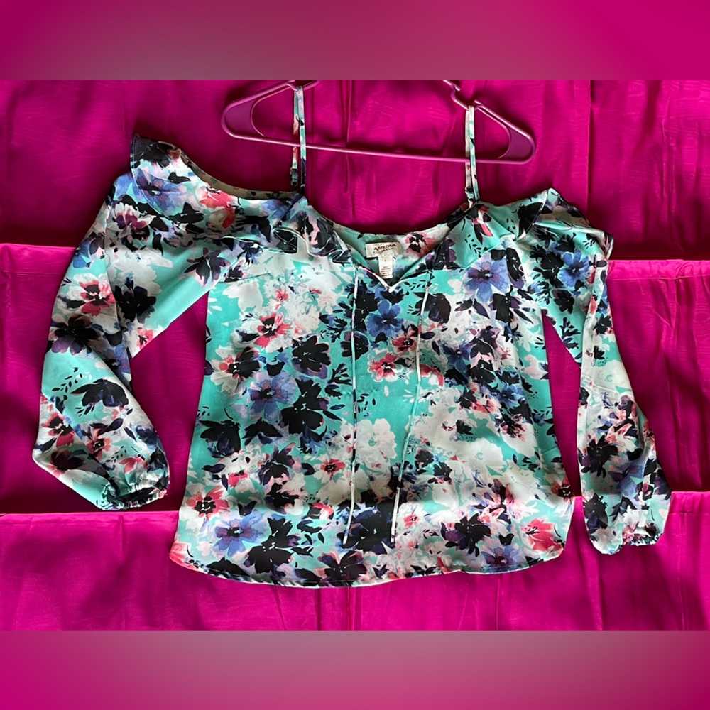 Arizona Jean Co. very cute floral print top.
